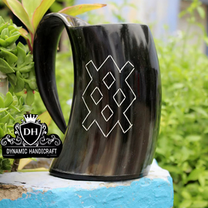 Mug en corne de buffle Viking gravé sur mesure, écologique, fait main, mug à bière médiéval avec différents motifs, sans danger pour les aliments - Product Image 1