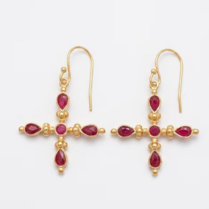 Pendientes de moda chapados en oro con rubíes, en forma de cruz con piedra rosa para uso diario para mujeres. - Product Image 1