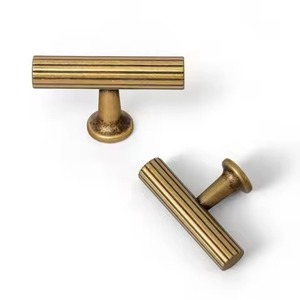Pomos de Puerta Metálicos con Acabado Dorado, Manijas Decorativas para Puertas Interiores y Exteriores, Herrajes Decorativos - Product Image 1