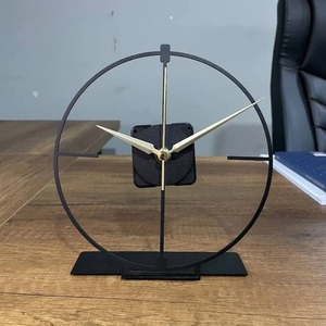 Horloge murale minimaliste en métal, design circulaire, mécanique, silencieuse, écologique, projection, cadre noir, aiguilles dorées - Product Image 1