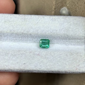 Esmeralda Natural de Zambia de 0.70 Ct, Verde Vibrante, Corte Escalonado, Piedra Preciosa Suelta para Joyería de Alta Gama, Anillos y Colgantes - Product Image 5