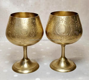 Verres à vin à long pied en laiton poli, gobelets métalliques haut de gamme, style vintage, vente en gros, articles de bar, verrerie à cocktail - Product Image 4