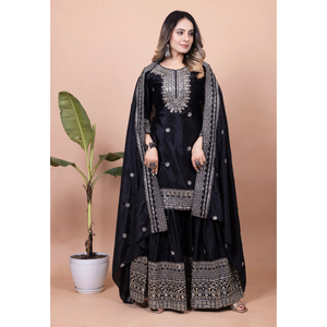 Superbe ensemble trois pièces Salwar Kameez en soie Chinon avec motif à sequins, Kameez court fluide, Sharara et broderies lourdes pour femme - Product Image 1