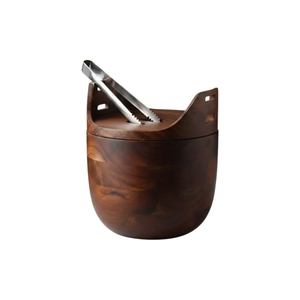 Élégant seau à glace en bois avec poignées latérales intégrées, couvercle plat assorti et pinces de service métalliques élégantes, rangées sur le dessus. - Product Image 3