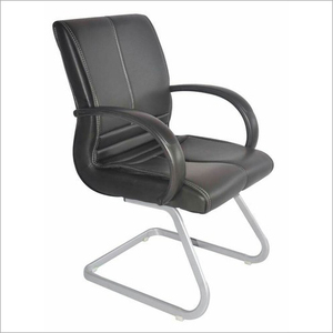 Chaise de bureau de direction moderne en cuir noir, style industriel, avec siège rembourré extensible, accoudoirs fixes, en aluminium durable et élégant - Product Image 3