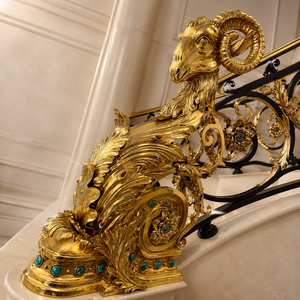 Rampe d'escalier de luxe en fer forgé doré avec tête de bœuf, balustrade ornementale et main courante en marbre pour villa et hôtel - Product Image 3