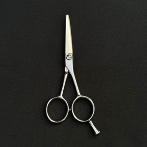 Juego de Tijeras Profesionales para Cabello Lacio para Diestros con Hojas de Acero Inoxidable Japonés Duraderas y Puntas Afiladas - Product Image 3