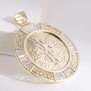 Pendentif pièce de monnaie 50 Pesos en or, diamant baguette de laboratoire, motif clé grecque, bijoux fins, vente en gros, accessoires de charme personnalisés, pour femmes - Product Image 4