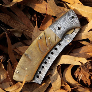 Couteau pliant multi-usage en acier Damas pour la chasse, le camping et l'EDC, manche en corne naturelle, étui en cuir, fabricant d'usine - Product Image 3