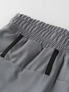 Shorts de course pour hommes en satin écologique, taille mi-haute, avec cordon de serrage, ourlet avec logo, style sportif, pour l'entraînement - Product Image 4
