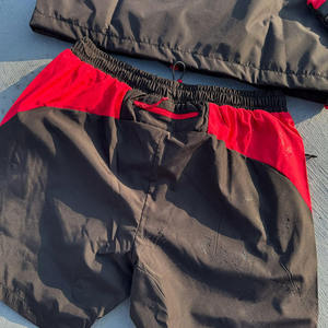 Ensemble de survêtement à capuche pour homme, noir et rouge, à blocs de couleur, séchage rapide, sportif, manches longues, short, fermeture éclair, léger, en polyester - Product Image 4