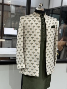 Conjunto de Chaqueta y Kurta de Lujo para Novio y Recepción - Product Image 3