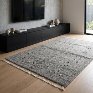 Tapis d'appoint classique en laine marocaine berbère grise cendrée, noué à la main, à poils plats, motif floral, minimaliste, avec franges décoratives - Product Image 3