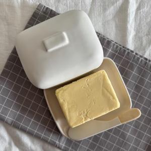 Recipiente Minimalista para Mantequilla con Tapa Plana y Espátula a Juego, Acabado Liso, Moderno Contenedor de Mantequilla para la Cocina - Product Image 5
