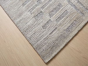 Tapis en laine Tibbati directement de l'usine |   Tapis artisanal texturé ivoire de luxe pour les intérieurs modernes et design - Product Image 3