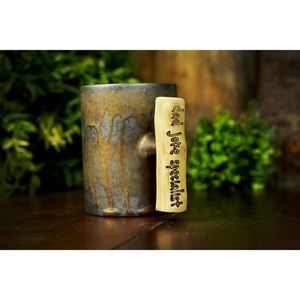 Tasse en céramique en porcelaine fine faite à la main avec poignée en bois, finition mate Wabi-Sabi, compatible lave-vaisselle et micro-ondes, écologique pour usage domestique - Product Image 5