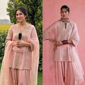 Conjunto de Fiesta Premium de Seda con Bordado de Cristal Romano, Top Farshi y Pantalón Palazzo con Dupatta de Organza - Product Image 6