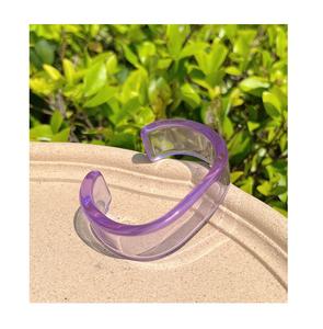 Bracelet rond en acrylique à vendre – Qualité export, taille personnalisable – Bijou de poignet pour femme, accessoire très populaire - Product Image 6