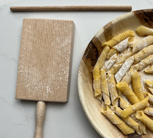 Planche à gnocchis en bois avec surface striée pour la préparation de gnocchis et de pâtes, nouvelle arrivée, planche à pâtes en bois. - Product Image 1
