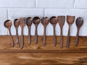 Utensilios de Cocina de Lujo Vintage Ecológicos Personalizados, Cuchara de Sopa de Madera de Haya con Mango Largo, Cucharas de Madera con Acabado de Pintura Transparente para - Product Image 1