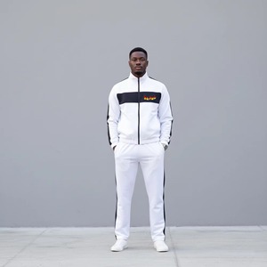 Survêtement Homme Personnalisé Imprimé Logo Coupe-Vent à Capuche Style Streetwear Hiver Bicolore Uni 100% Nylon – Vente en Gros - Product Image 1