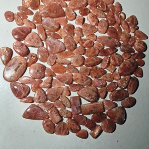 Lot en gros de pierres précieuses naturelles de qualité supérieure, en pierre de soleil orange, formes variées, cabochons polis, pour la fabrication de bijoux - Product Image 2