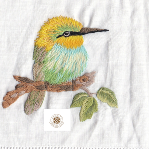 Serviette brodée flamant rose, pour un look de table élégant et accrocheur. - Product Image 3