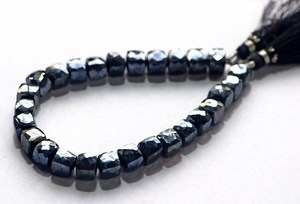 ลูกปัดสปิเนลสีดำธรรมชาติทรงลูกบาศก์เจียระไน ร้อยเป็นเส้น สำหรับทำเครื่องประดับ ขายส่ง - Product Image 4