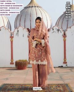 Traje de Fiesta Largo de Seda Shimar Tradicional Color Durazno Bandhani para Bodas - Product Image 3