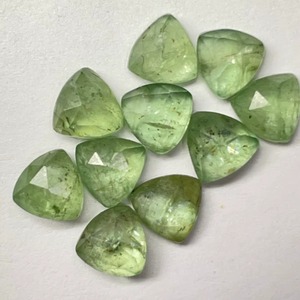 Offre Spéciale – Pierre précieuse naturelle de kyanite verte de 5 mm, taille triligne, gemmes facettées vertes magnifiques pour la joaillerie - Product Image 2