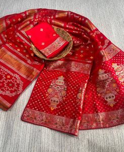 Sari de fête en crêpe de soie Khaddi Georgette avec broderie Zari dorée sur toute la surface, motif floral Minakari Butta Pallu, bordure inférieure sans plis - Product Image 2