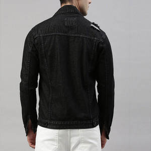 Veste en jean noire personnalisée effet vieilli, effet éclaboussures de peinture et d'encre, poches à rabat sur la poitrine, fermetures à boutons, OEM USA, vente en gros, usine en vrac - Product Image 3