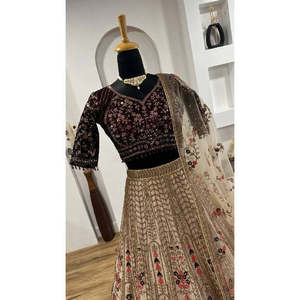 Lehenga choli ออกแบบสำหรับผู้หญิงที่มีลำดับและด้ายทำงานชุดที่สวยงาม - Product Image 1
