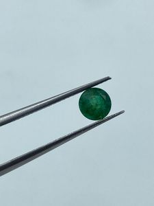Gema de Esmeralda Verde Natural, Forma Redonda, 0.60 Quilates, 5.50MM, para Joyería, R.K. GEMS & JEWELLERY, Modelo RK118 - Product Image 3