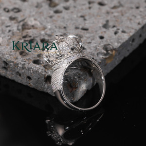 Bague de fiançailles et de mariage de luxe pour femme en argent 925 et or massif 18 carats, sertie de moissanite, style hip-hop, forme fleur, monture pavée - Product Image 4