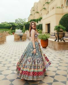 Conjunto de Lehenga Tradicional para Bodas Indias, Vestido Largo de Algodón Bordado para Mujer, Corte Holgado, Multicolor, Traje Étnico con Protección Solar - Product Image 3