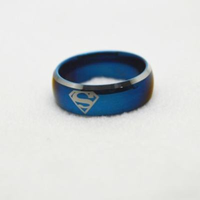 Bague en carbure de tungstène avec gravure du logo Superman, alliance bombée de 8 mm pour femmes et hommes, bijoux IP personnalisés en gros