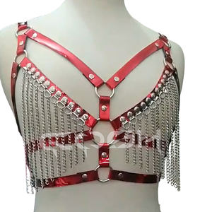 Arnés de cuerpo metálico rojo con flecos de cadena plateada, proveedor y fabricante - Product Image 1