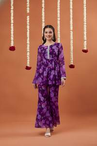 Conjunto de Kurta de Georgette Estampado Morado con Sharara, Manga Larga, Cuello Redondo, Traje Étnico Festivo para Mujer - Product Image 4