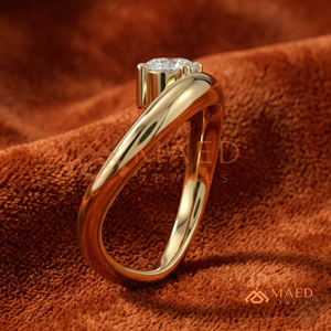 Bague Vague Fluide Plaqué Or 18K – Élégante Bague Ovale Ornementale – Bague « Vague Infinie » Dorée – Solitaire Moderne en Or Jaune - Product Image 1