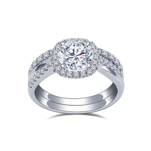 Anillo de Diamantes Minimalista de Plata de Ley 925 en Oferta, para Uso Diario y Joyería Apilable, Disponible para Exportación - Product Image 1