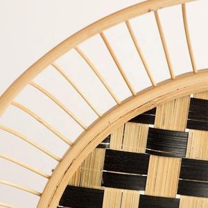 Bandeja Redonda Decorativa de Bambú Natural Tejido de Vietnam, con Diseño Negro y Natural, Venta al por Mayor - Product Image 4