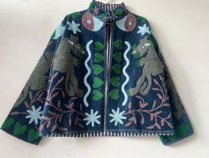 Veste d'hiver en velours brodée Suzani de qualité supérieure, faite à la main, pour femmes, veste courte Suzani, taille unique, veste courte matelassée Kantha - Product Image 2