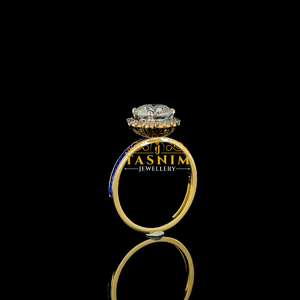 Anillo Clásico de Plata con Moissanita VVS Corte Pera Tasnim, Bañado en Oro Amarillo, Engaste de Garras, Banda Pavé, Anillo de Compromiso para Mujer - Product Image 5