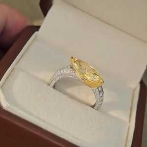 Bague moderne en or blanc 14 carats bicolore avec diamant de laboratoire certifié IGI, taille marquise 2,00 carats, jaune fantaisie, pour petites amies - Product Image 2