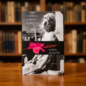 Hasta agosto de Gabriel García Márquez, libro de bolsillo de romance y drama contemporáneo - Product Image 3
