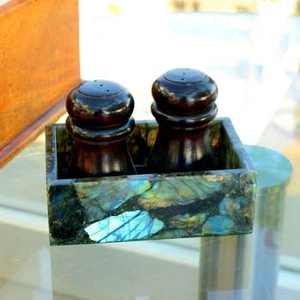 Porta Sal y Pimienta de Labradorita Azul Natural, Cristal Curativo, Hecho a Mano, Estilo Antiguo, para Hogar y Hotel - Product Image 1