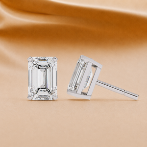 Pendientes de Diamantes con Corte Esmeralda, Chapados en Oro Amarillo de 14K, con Moissanita Engastada en Garras, Regalo de Cumpleaños - Product Image 4