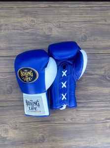 Gants de boxe en cuir bleu et blanc à lacets, pour entraînement professionnel, sparring, sac de frappe, équipement de combat. - Product Image 5