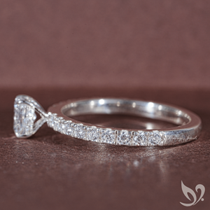 Anillo de Compromiso con Diamante Cultivado en Laboratorio de Corte Cojín Alargado de 0.5 Quilates, Certificado IGI, Oro Sólido de 10K, Anillo de Lujo para Aniversario o Boda - Product Image 2